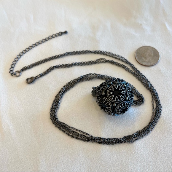 Round Pendant Necklace of Oxidized Silver and Black Onyx - Picture 14 of 16